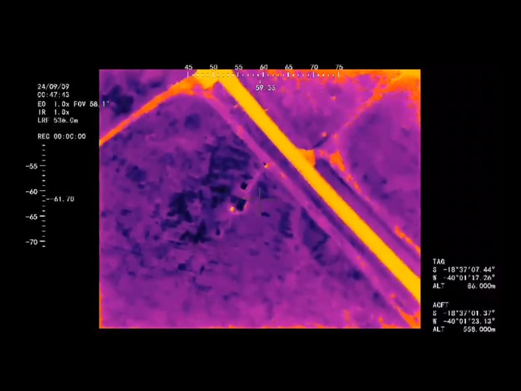 Imagem captada pela câmera termal do drone Nauru 500C ISR no monitoramento de queimadas.