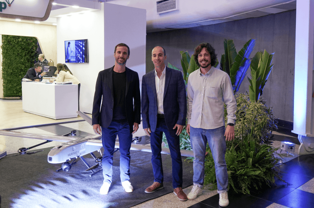 Rômulo Zamberlan, Francisco D’Elia e Artur Lioni na Conferência ANPEI de Inovação 2024.