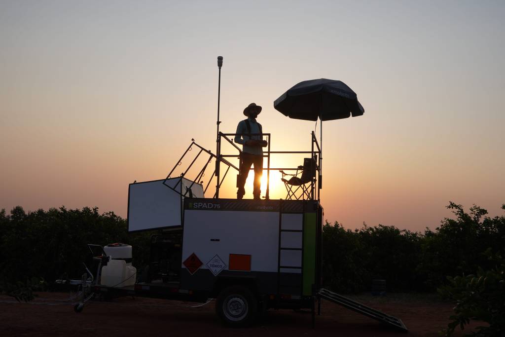 Spraying drone pilot on top of the SPAD 75.