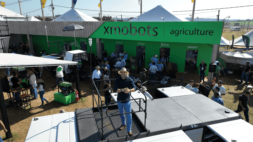 Influenciador Caio Afiune e o último lançamento SPAD 200B na Agrishow 2025