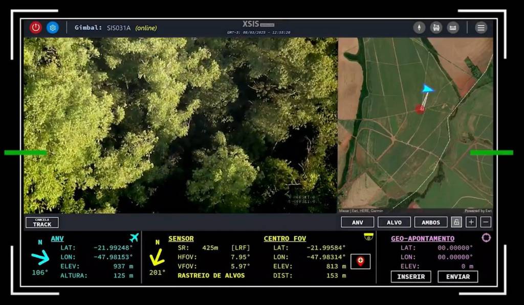Imagem do drone de monitoramento Nauru 100D sobrevoando uma mata fechada. Quando acionada a câmera termal, é possível ver uma pessoa.